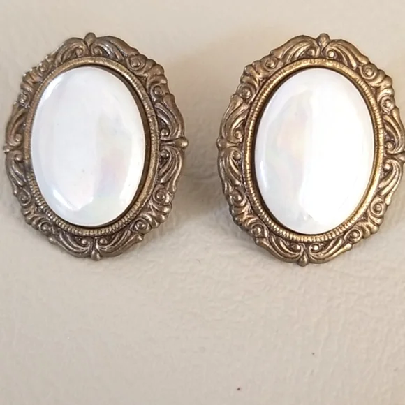 Vintage 12 Piece Jewelry Lot Necklaces Earrings Trifari LC - Picture 3 of 16